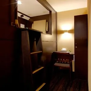 カプセルホテル Capsule Cabin Petit - Male Only, 名古屋市